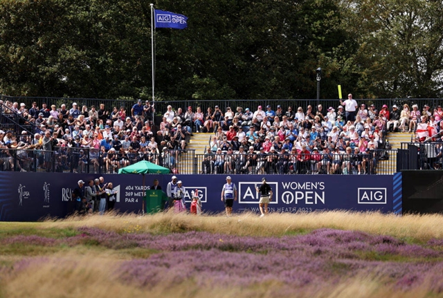 Charley Hull begins her final round at the 2023 AIG Women